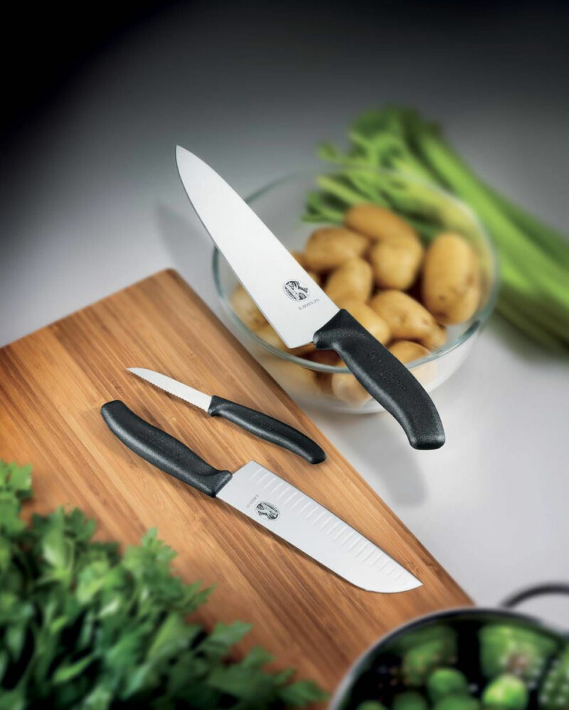 Μαχαίρι κουζίνας ίσιο, οδοντωτό 8 εκ. με μαύρη λαβή Swiss Classic - Victorinox